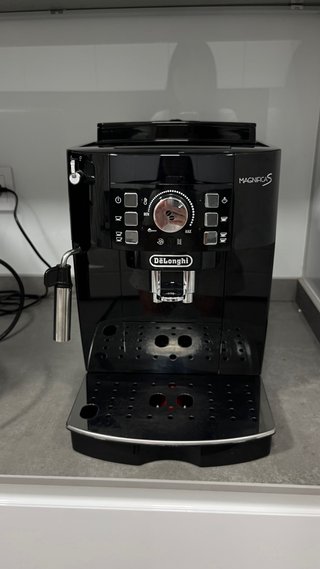 Cafetera DeLonghi Magnifica S Negra