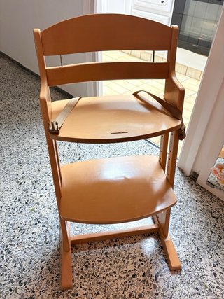 Trona de madera para bebé