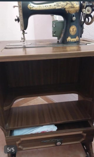 Mueble para máquina de coser de madera