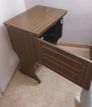 Mueble para máquina de coser de madera