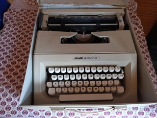 Máquina de escribir Olivetti Lettera 25