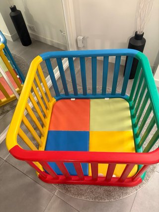 Parque infantil de plástico multicolor