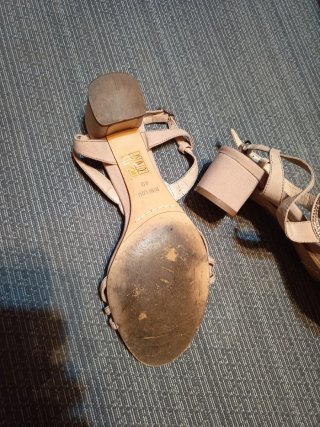 Sandalias Bibi Lou doradas y rosas