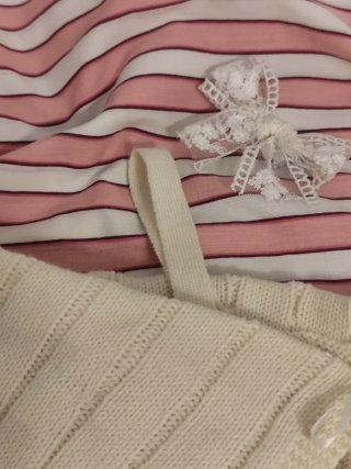 Jersey crema punto con encaje y lazo