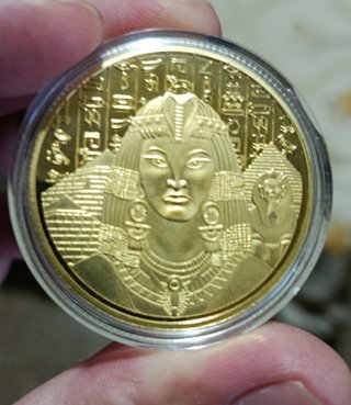 Lote monedas Cleopatra y Anubis