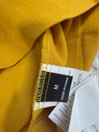 Vestido amarillo con botones