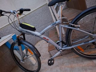 Bicicleta B'Twin plateada