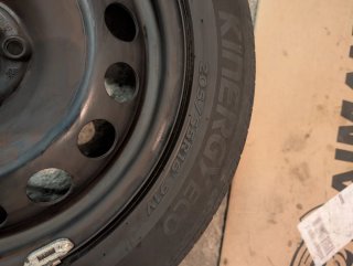 Llantas y neumáticos de coche