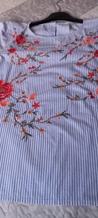 Camisa T-M Rayas Flores Bordadas