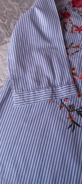 Camisa T-M Rayas Flores Bordadas