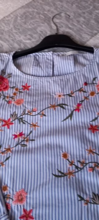 Camisa T-M Rayas Flores Bordadas