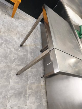 Mesa de acero inoxidable