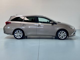 Toyota Auris 1.8 140H Advance Touring Sports