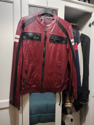 Chaqueta cuero roja y negra