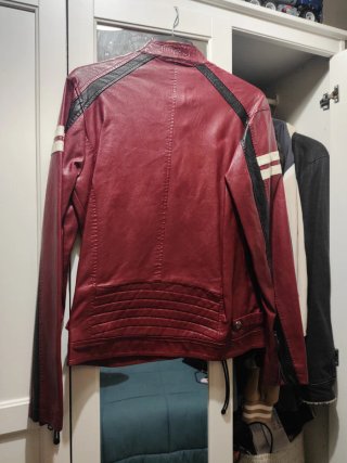 Chaqueta cuero roja y negra