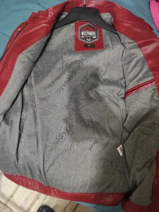 Chaqueta cuero roja y negra
