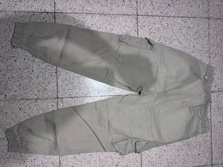 Pantalones cargo color caqui