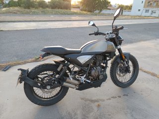 Rieju 125 Century Naked Negra/Gris