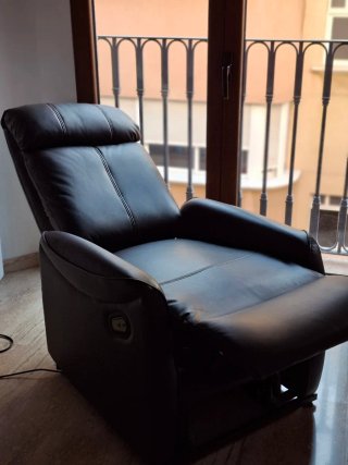 Sillón eléctrico de piel marrón,  está nuevo.