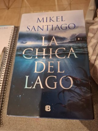 La chica del lago, Mikel Santiago