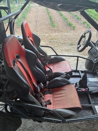 Buggy Saiting 650 todoterreno negro y rojo