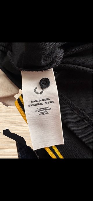 Polo Fred Perry Negro y Dorado
