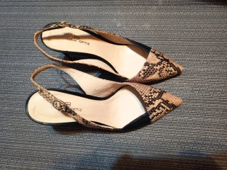 Zapatos Gloria Ortiz piel serpiente beige/negro