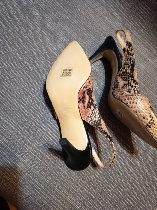 Zapatos Gloria Ortiz piel serpiente beige/negro