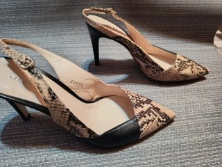 Zapatos Gloria Ortiz piel serpiente beige/negro