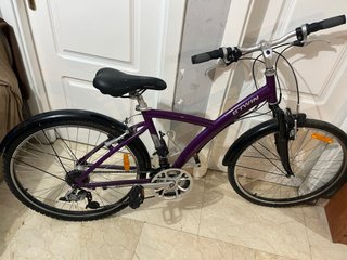 Bicicleta Morada B'TWIN