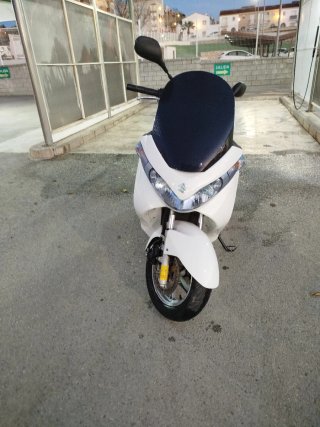 Suzuki Burgman 125cc Blanca