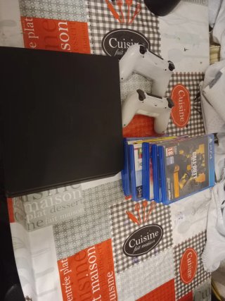 PS4 (PlayStation 4 slim 1 tera) Negra + 2 Mandos B