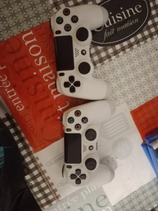PS4 (PlayStation 4 slim 1 tera) Negra + 2 Mandos B