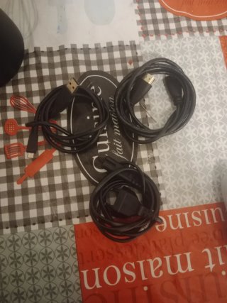 PS4 (PlayStation 4 slim 1 tera) Negra + 2 Mandos B