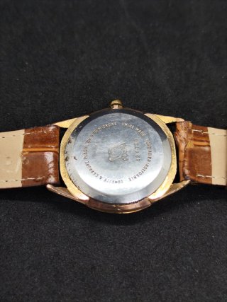 Reloj Dogma Prima chapado en oro