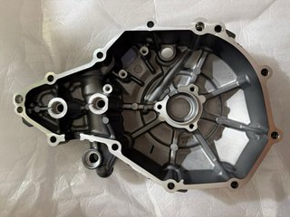 Tapa alternador Suzuki 800