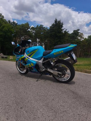 Suzuki GSX-R600 K3  (Limitada solo en papeles A2)