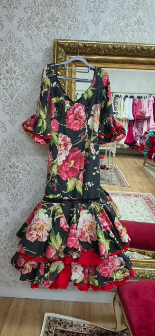 Vestido Flamenco Negro con Flores Rojas