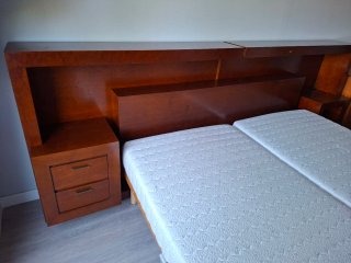 Cabecero madera 180cm con mesillas y luces