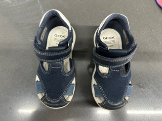 Sandalias Geox niño azul y blanco