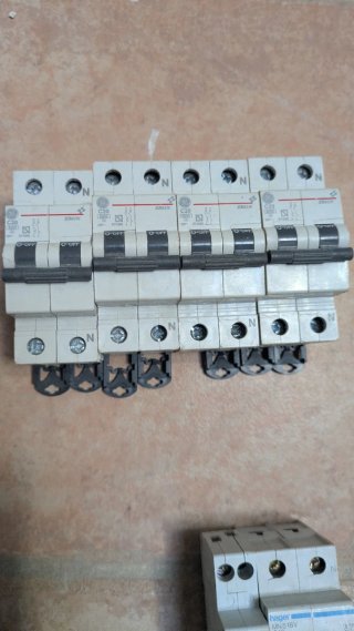 Conjunto magnetotermicos 32A, 25A y 20A