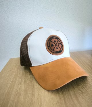 Gorra Trucker Enjoy Life Marrón y Blanco