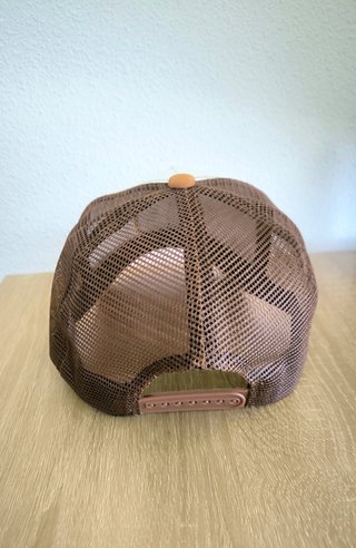 Gorra Trucker Enjoy Life Marrón y Blanco