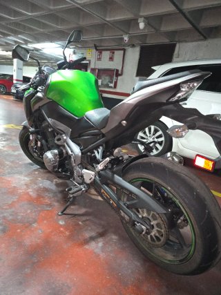 Kawasaki Z900 Verde/Plata