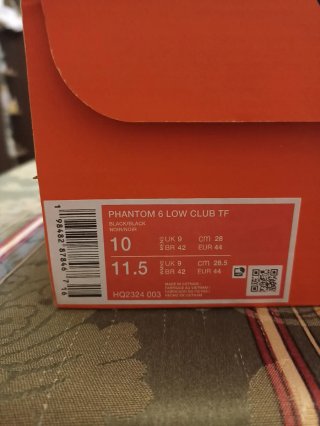 Zapatillas deportivas blancas y negras