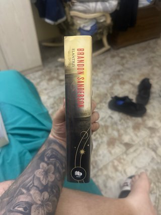 Elantris (Spanish Edition)