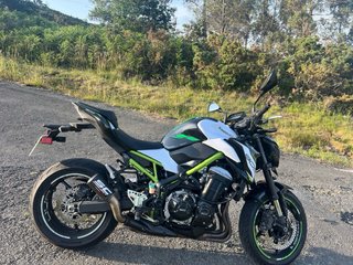 Kawasaki Z900e A2 con extras