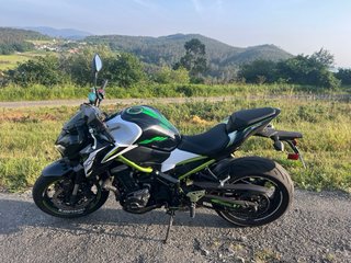 Kawasaki Z900e A2 con extras