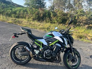 Kawasaki Z900e A2 con extras