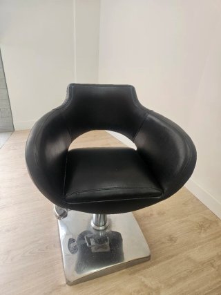 Sillón de peluquería negro